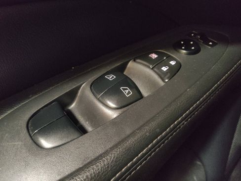 Used 2020 Nissan Pathfinder Platinum image 27