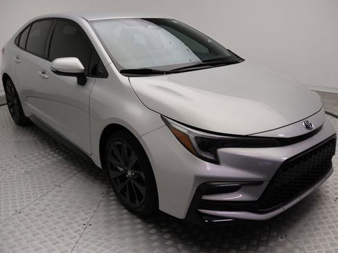 Certified 2024 Toyota Corolla SE FWD image 6