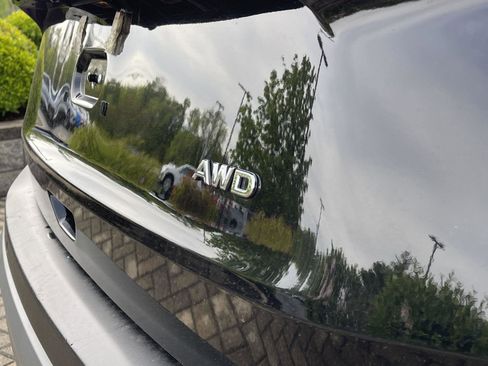 Used 2023 Nissan Rogue S AWD/4WD image 11