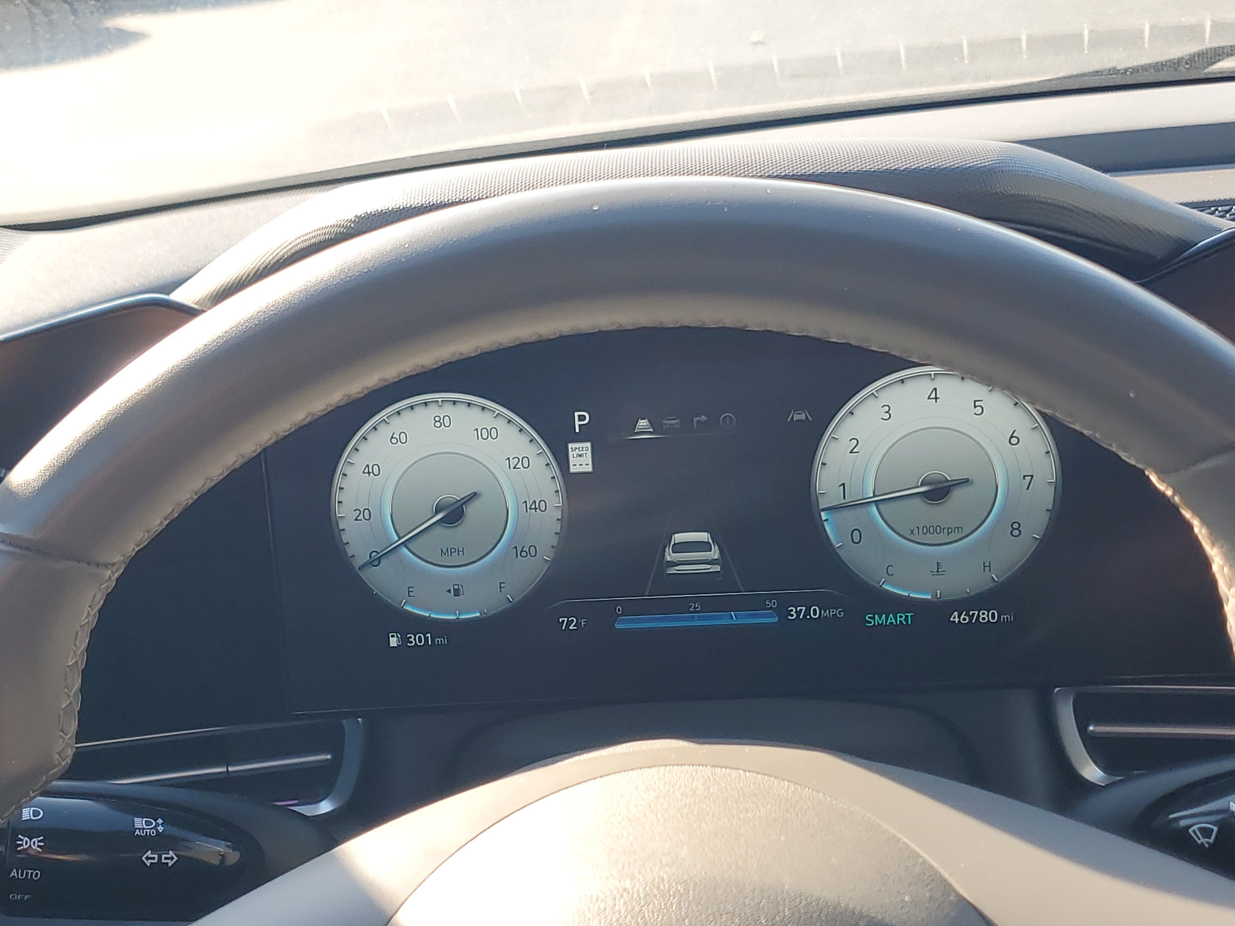 Used 2025 Hyundai Elantra SEL FWD image 27