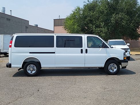 Used 2025 Chevrolet Express 3500 LT w/ LT Preferred Equipment Group RWD image 8