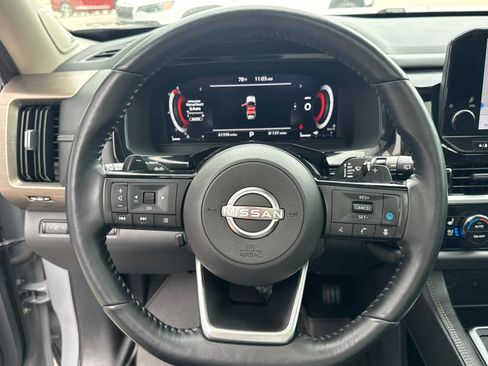 Used 2023 Nissan Pathfinder Platinum w/ Cargo Package AWD/4WD image 16