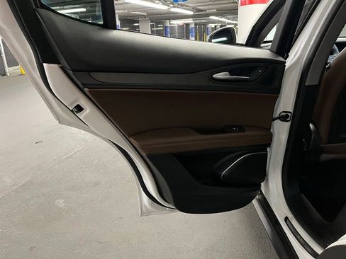 Used 2018 Alfa Romeo Stelvio Ti AWD/4WD image 19