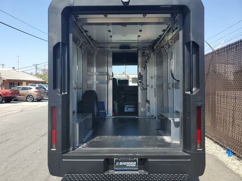 New 2025 Chevrolet Brightdrop 400 w/ Battery Pack, Max Range AWD/4WD image 28