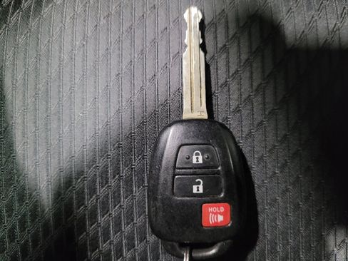 Used 2015 Toyota Highlander LE image 32