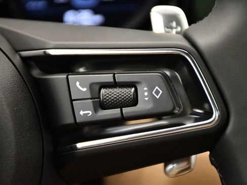 Certified 2025 Porsche Macan Turbo image 28