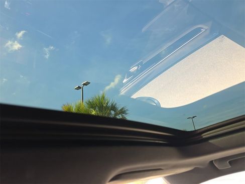 Used 2025 Porsche Macan image 39