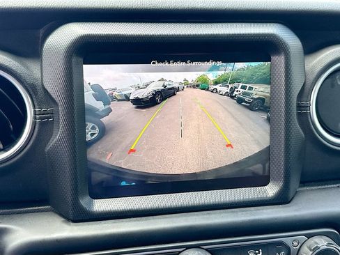 Used 2023 Jeep Wrangler Unlimited Sahara AWD/4WD image 15