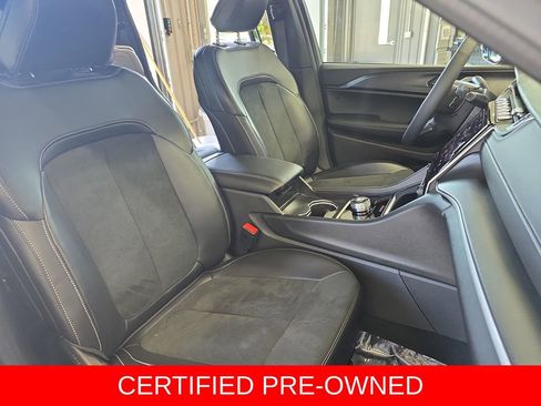Used 2025 Jeep Grand Cherokee L Altitude AWD/4WD image 10
