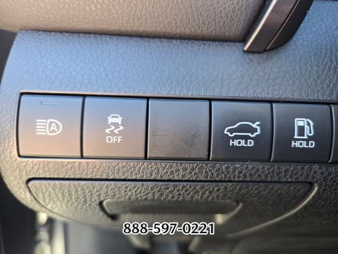 Used 2019 Toyota Camry SE image 29