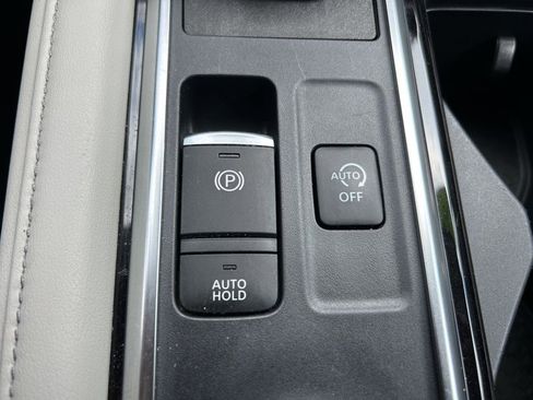 Used 2023 Nissan Pathfinder SL w/ Black Appearance Package AWD/4WD image 11