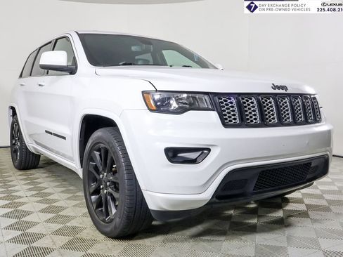 Used 2019 Jeep Grand Cherokee Altitude image 1