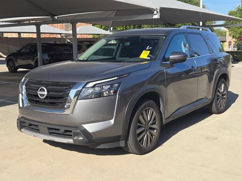 Certified 2025 Nissan Pathfinder SL w/ SL Premium Package FWD image 7