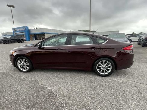 Used 2017 Ford Fusion SE w/ Fusion SE Technology Package FWD image 7