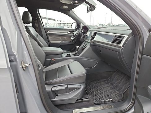 Used 2021 Volkswagen Atlas Cross Sport SE w/ Panoramic Sunroof Package AWD/4WD image 17