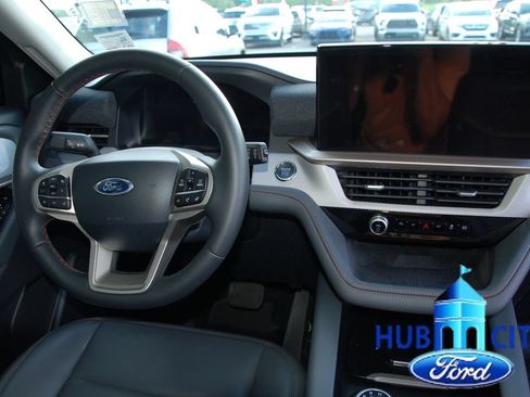 Used 2025 Ford Explorer Active w/ Active Comfort Package RWD image 19