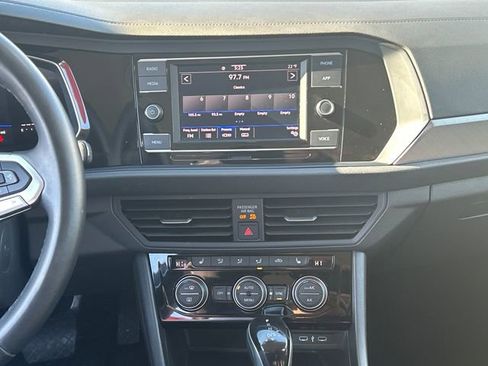 Used 2024 Volkswagen Jetta SE image 19