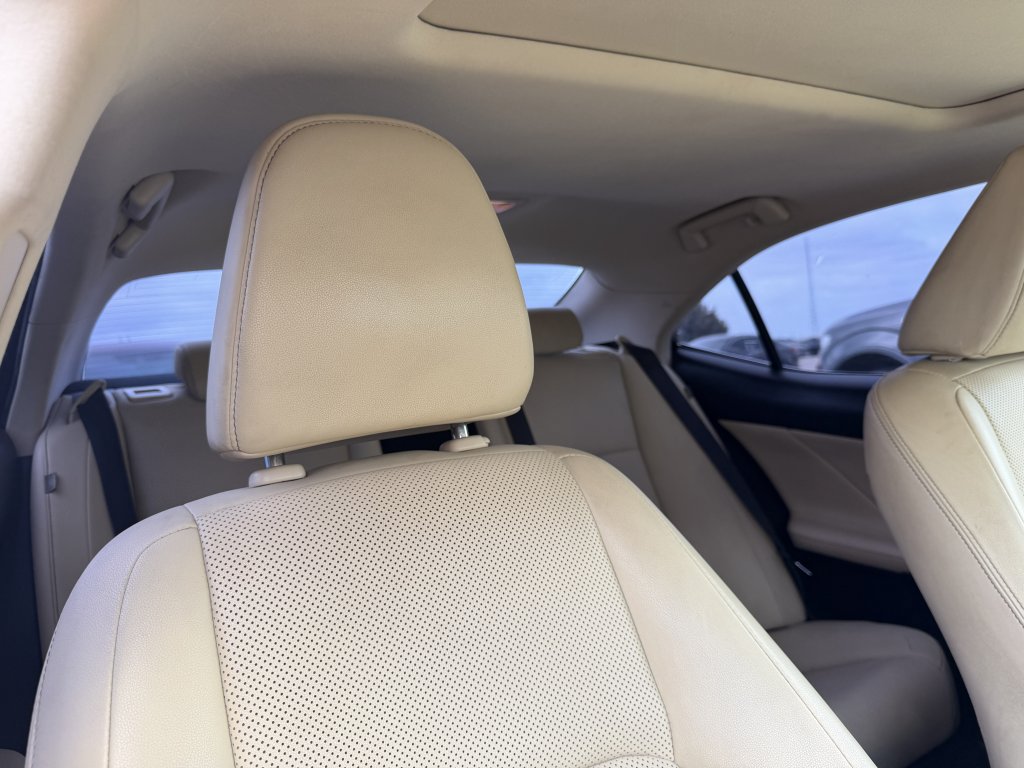 Used 2016 Lexus IS 350 RWD image 22