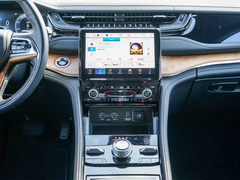 New 2025 Jeep Grand Cherokee Summit image 14