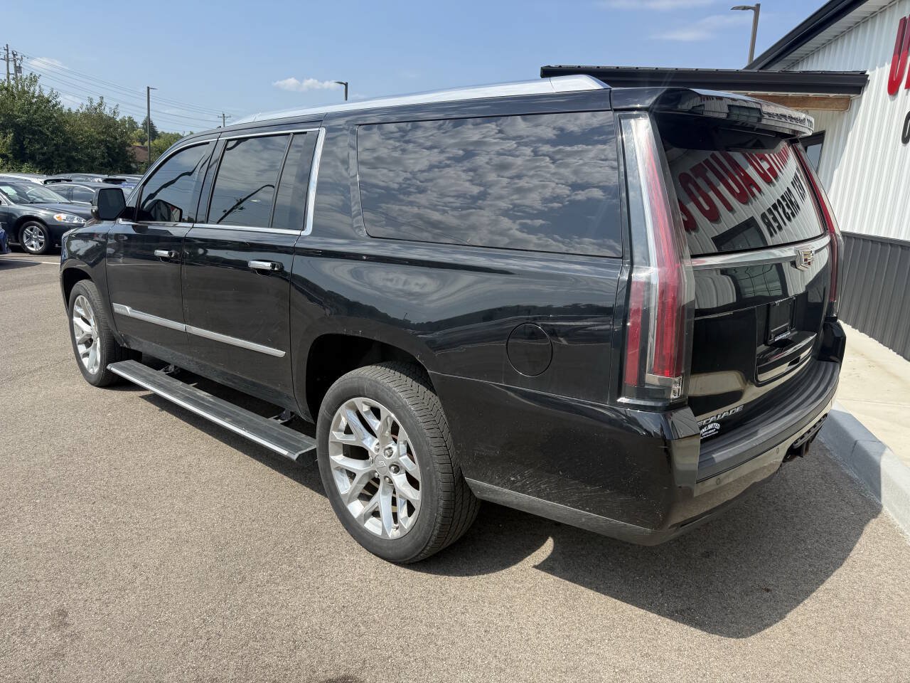Used 2016 Cadillac Escalade ESV Platinum AWD/4WD image 11
