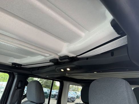 Used 2024 Jeep Wrangler Unlimited AWD/4WD image 29
