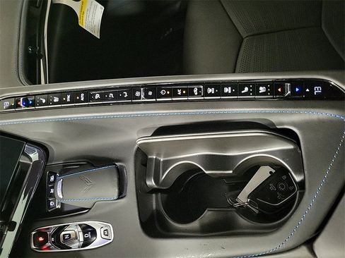 Used 2025 Chevrolet Corvette Stingray Premium Cpe w/ Z51 Performance Package image 17