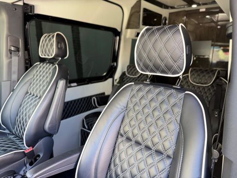 Used 2020 Mercedes-Benz Sprinter 2500 image 31