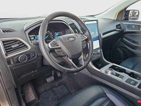 Used 2024 Ford Edge SEL w/ Sport Appearance Package image 9