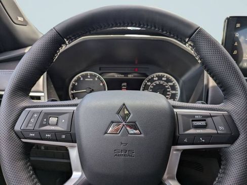 New 2026 Mitsubishi Outlander LE FWD image 28