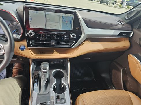 Used 2022 Toyota Highlander Platinum image 22