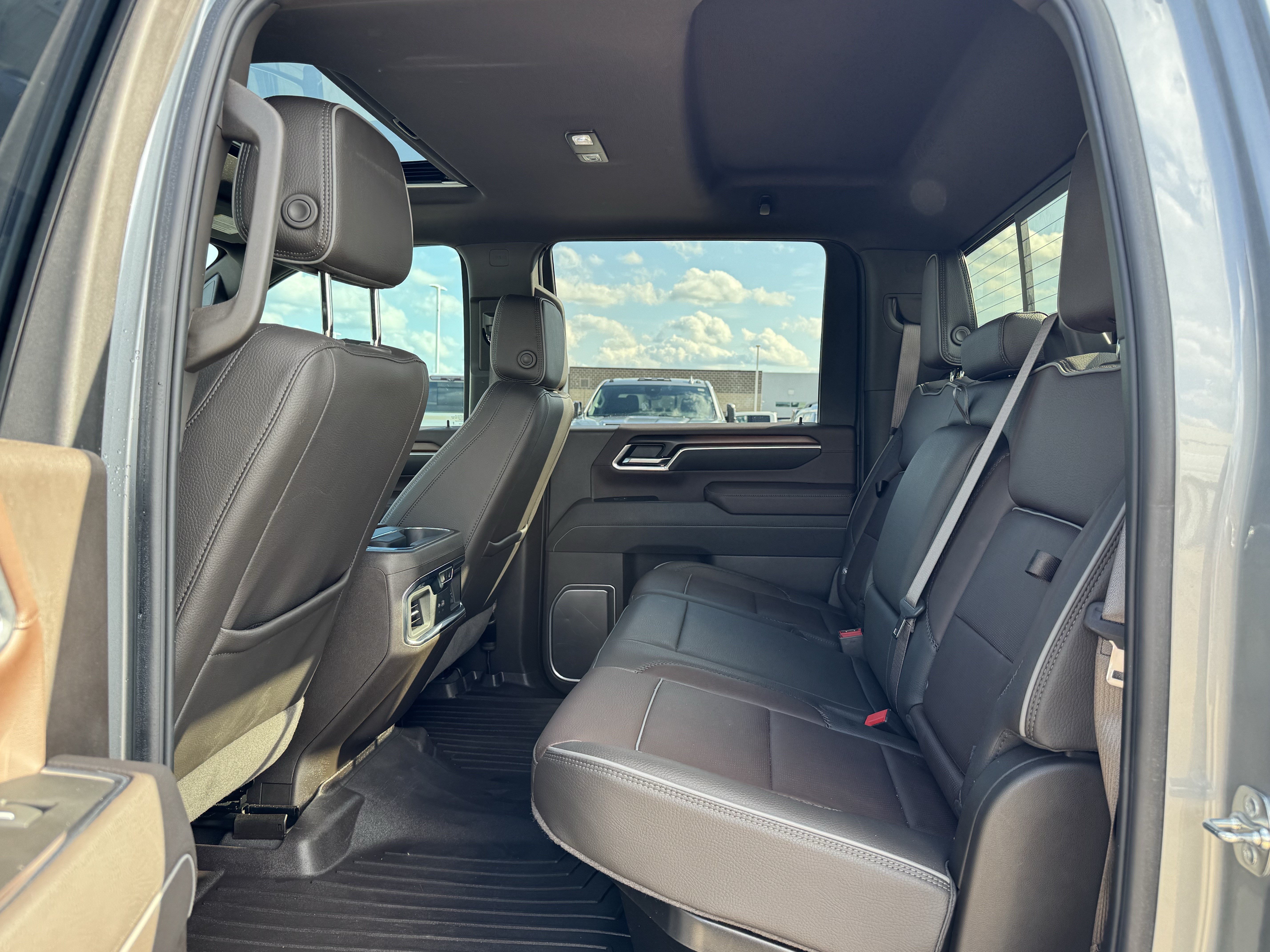 Used 2025 GMC Sierra 2500 Denali w/ Denali Reserve Package AWD/4WD image 19