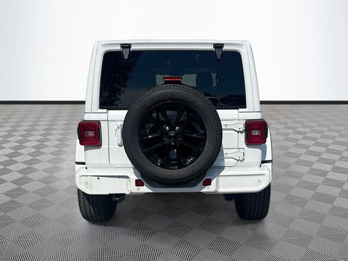 Used 2022 Jeep Wrangler Unlimited Sahara AWD/4WD image 7