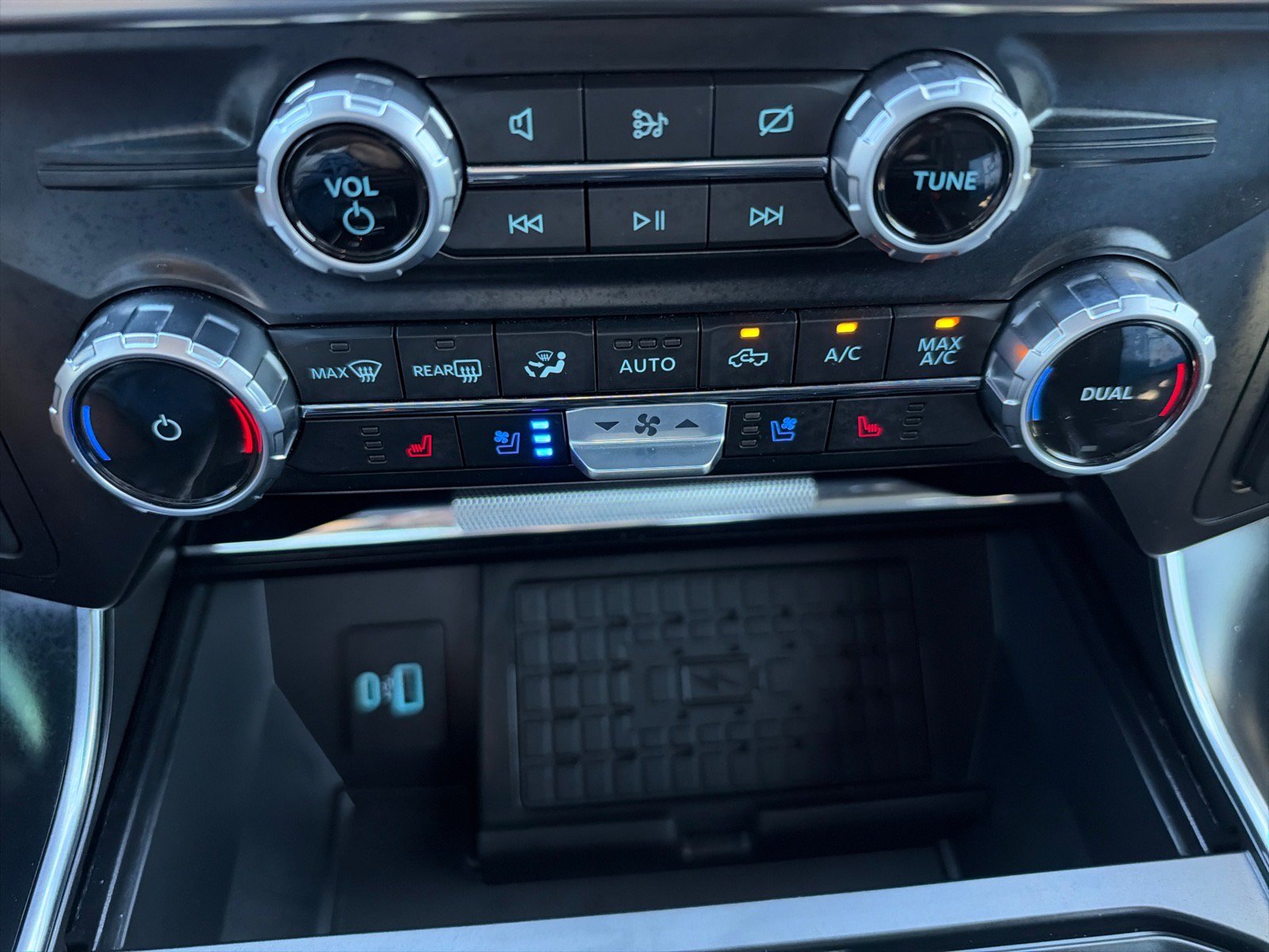 Used 2023 Ford F150 Raptor w/ Raptor 37 Performance Package AWD/4WD image 30