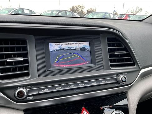 Used 2019 Hyundai Elantra SE image 30