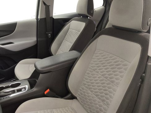Used 2021 Chevrolet Equinox LS FWD image 17