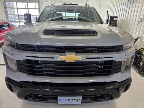 Used 2025 Chevrolet Silverado 2500 Custom w/ Custom Value Package AWD/4WD image 7
