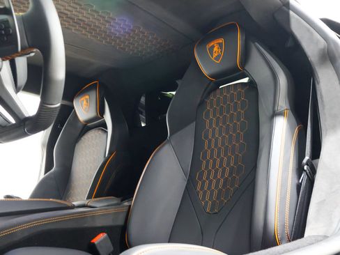 Used 2025 Lamborghini Revuelto image 42