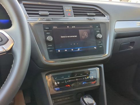 Used 2022 Volkswagen Tiguan SE image 20