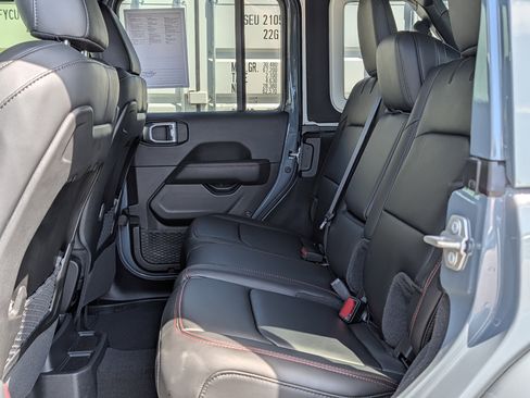 Used 2024 Jeep Wrangler Unlimited Rubicon image 15