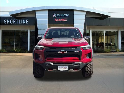 Used 2025 Chevrolet Colorado ZR2 w/ Technology Package AWD/4WD image 8
