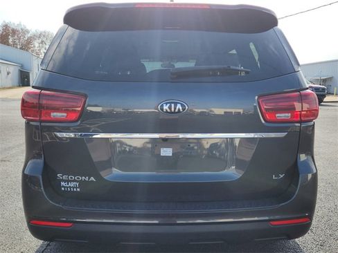 Used 2021 Kia Sedona LX image 4