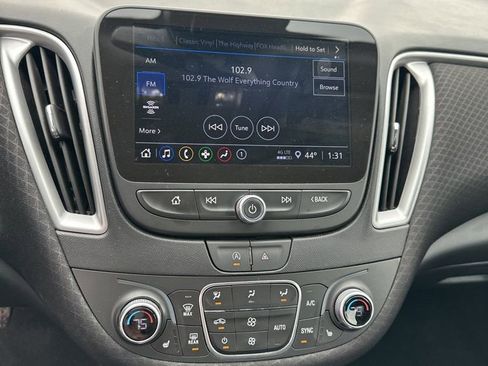 Used 2024 Chevrolet Malibu LT image 10