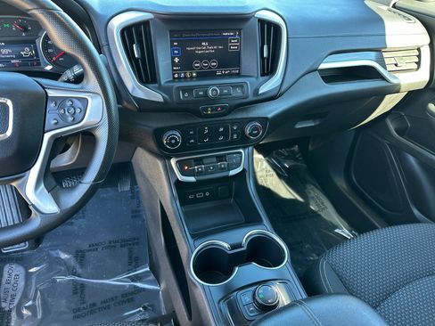 Used 2024 GMC Terrain SLE image 28