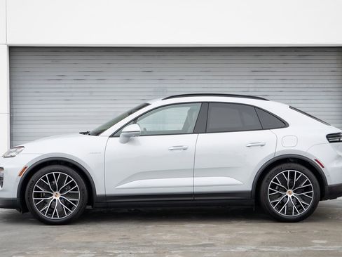 Certified 2025 Porsche Macan Electric image 2