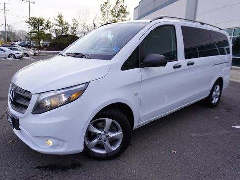 Used 2016 Mercedes-Benz Metris Passenger image 3