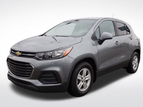 Certified 2020 Chevrolet Trax LS w/ Tint and Cruise Package image 8