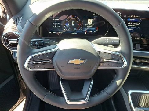 Used 2025 Chevrolet Equinox LT AWD/4WD image 13