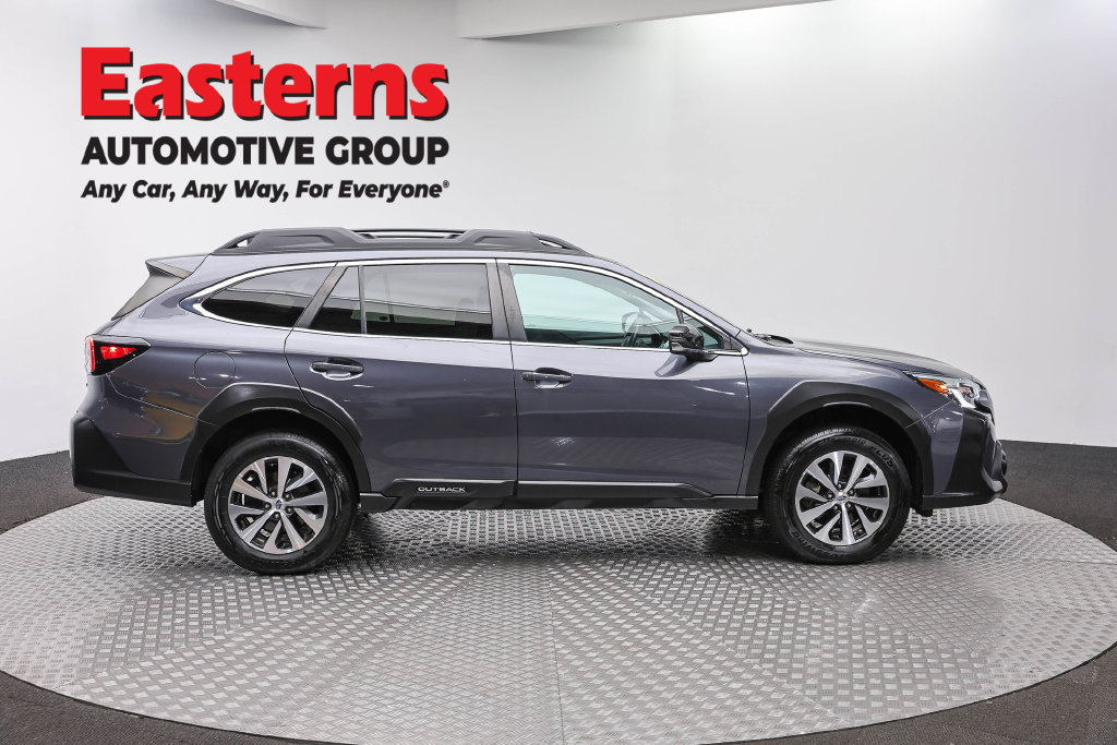 Used 2023 Subaru Outback Premium AWD/4WD image 5