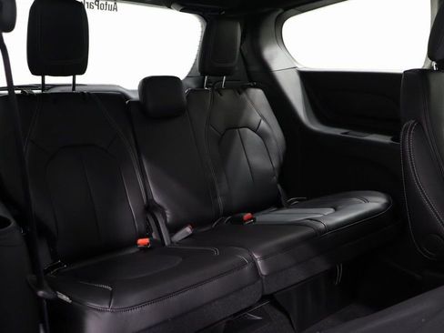 New 2026 Chrysler Pacifica Select image 17