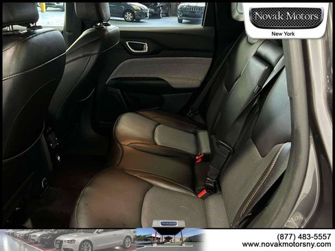 Used 2023 Jeep Compass Latitude AWD/4WD image 13